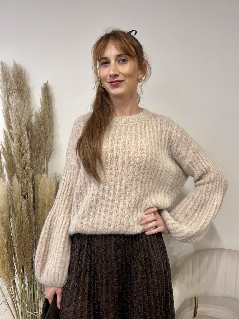 SWETER Z DZWONECZKOWYM RĘKAWEM Z ALPAKĄ PREMIUM