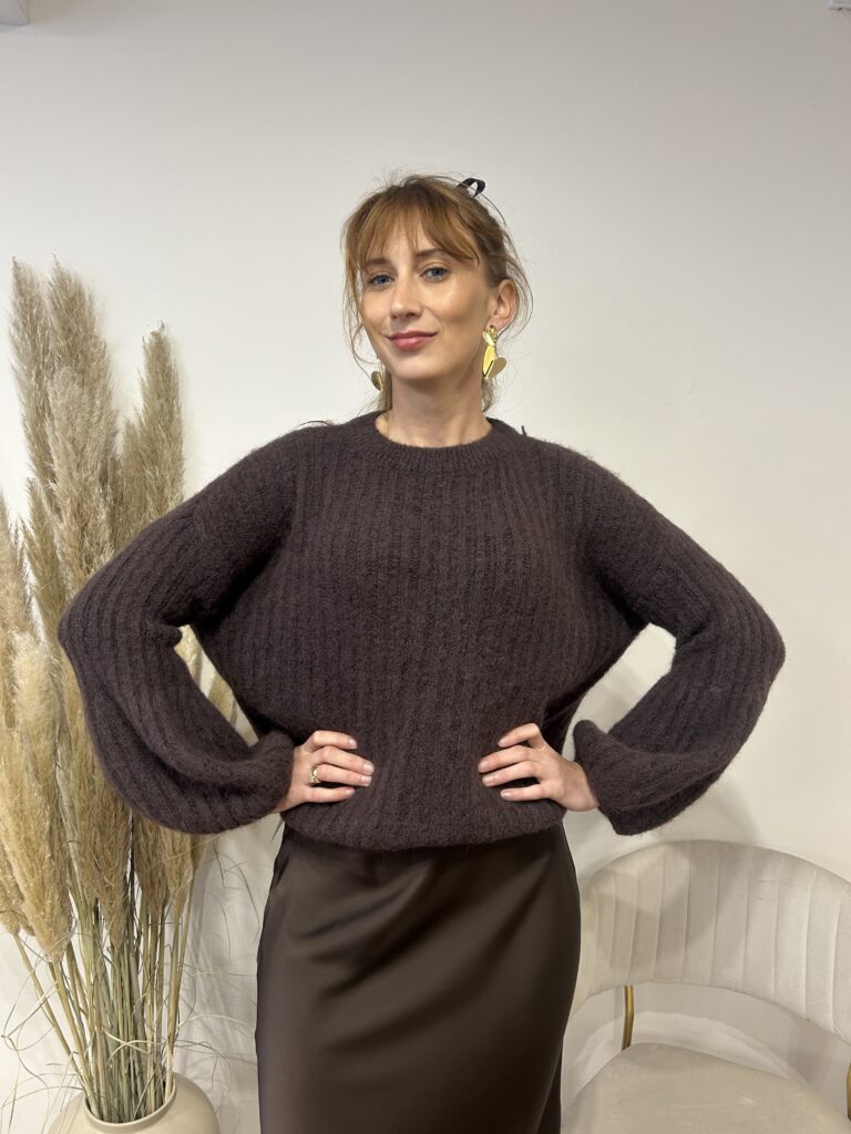 SWETER Z DZWONECZKOWYM RĘKAWEM Z ALPAKĄ PREMIUM