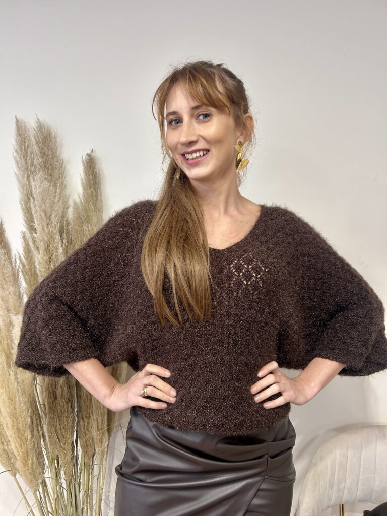 AŻUROWY SWETER OVERSIZE Z DEKOLTEM V