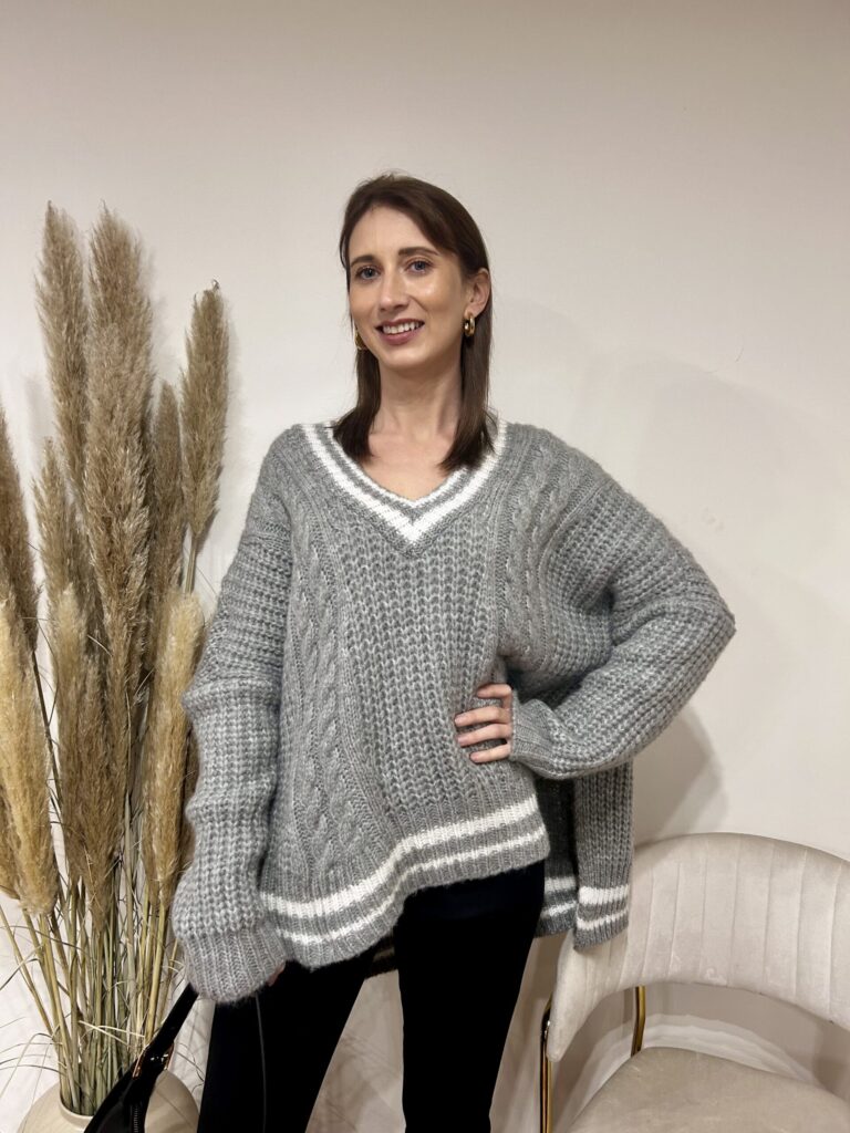 OOVERSIZE'OWY DŁUŻSZY SWETER