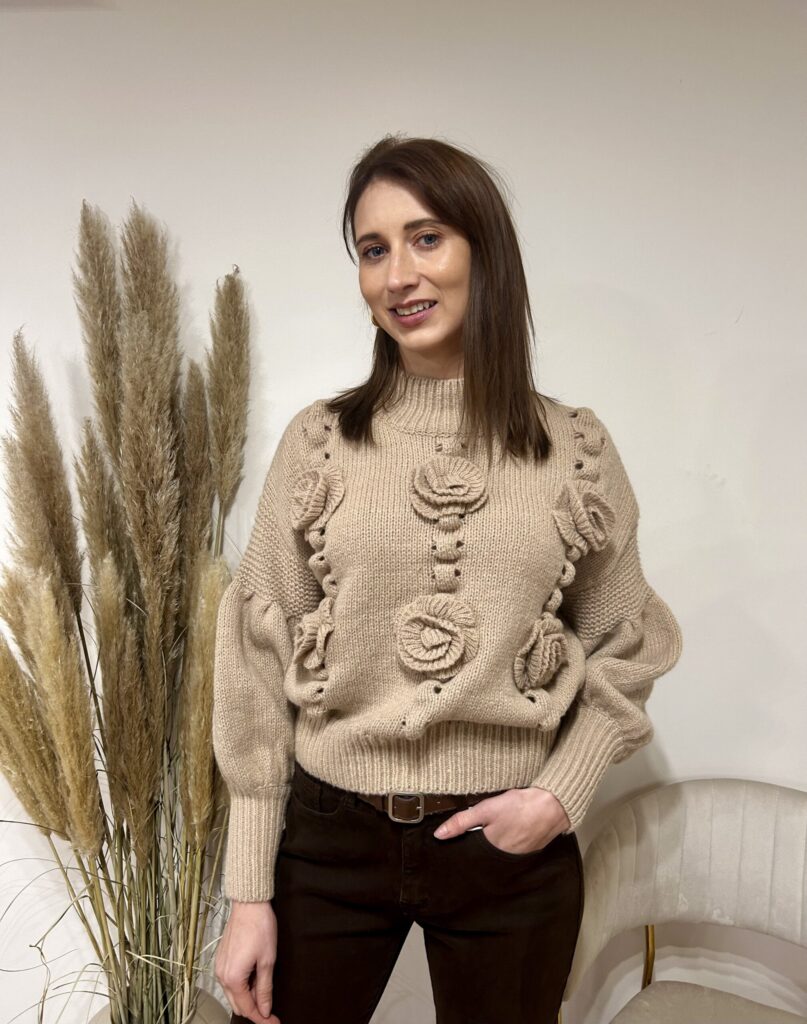 SWETER Z RÓŻAMI 3D