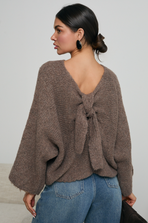 SWETER OVERSIZE Z WIĄZANIEM NA PLECACH