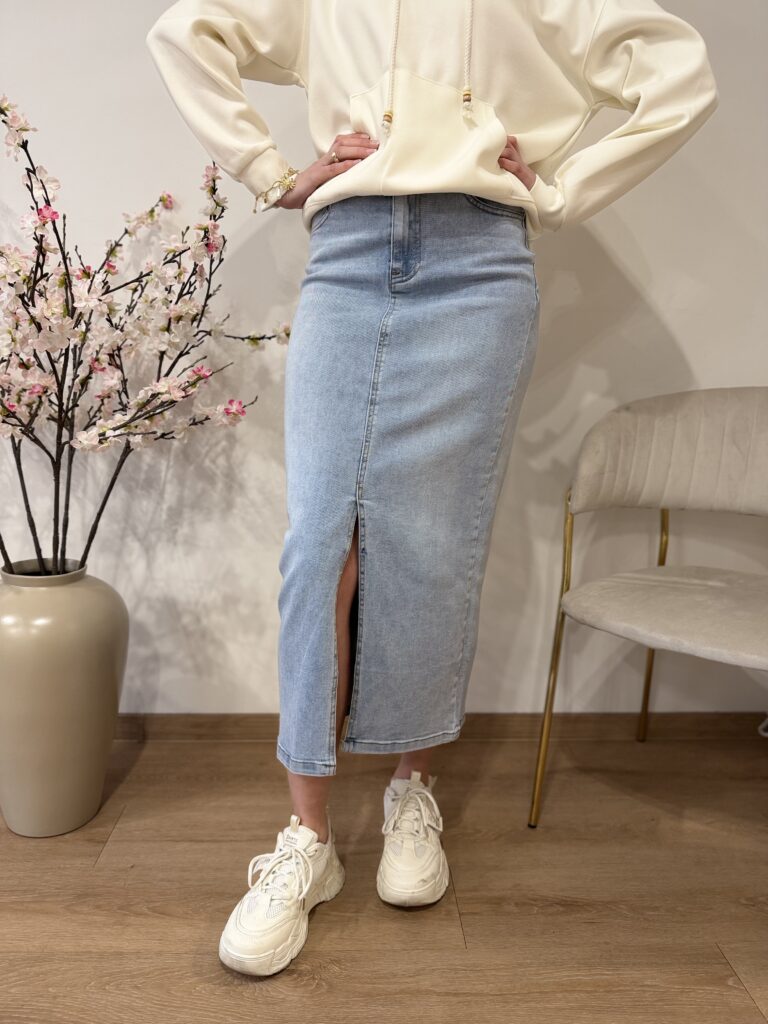 Ołówkowa spódnica midi jeansowa z rozcięciem z przodu